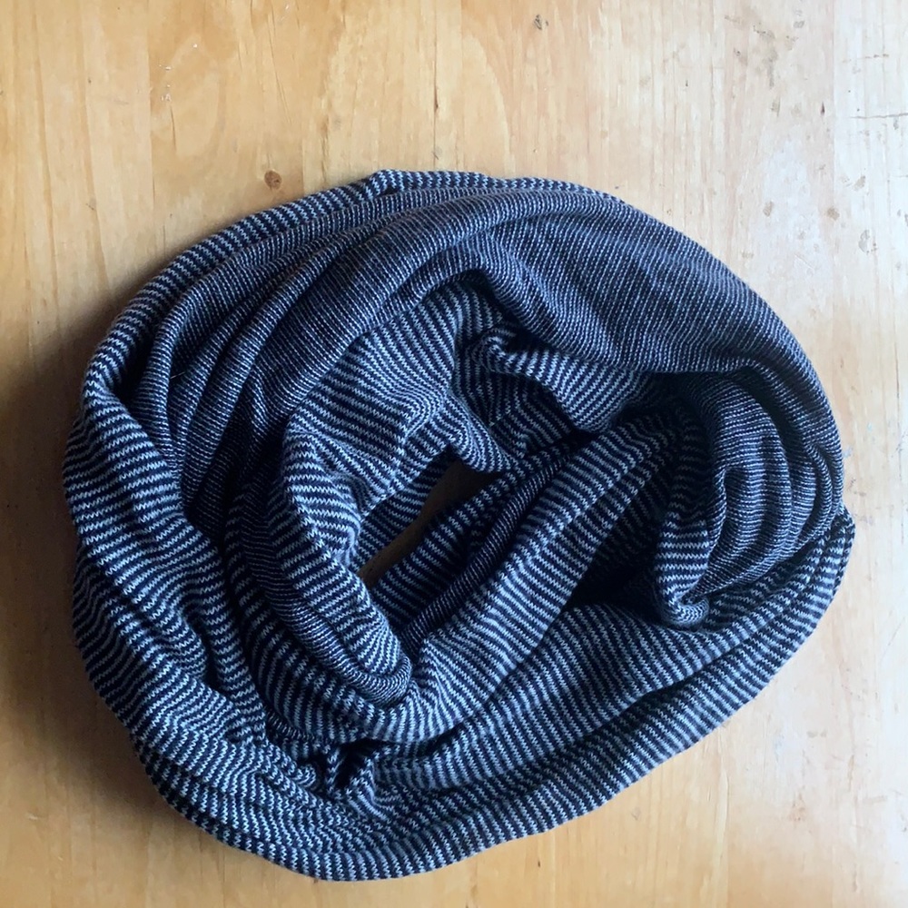 Women’s striped infinity scarf